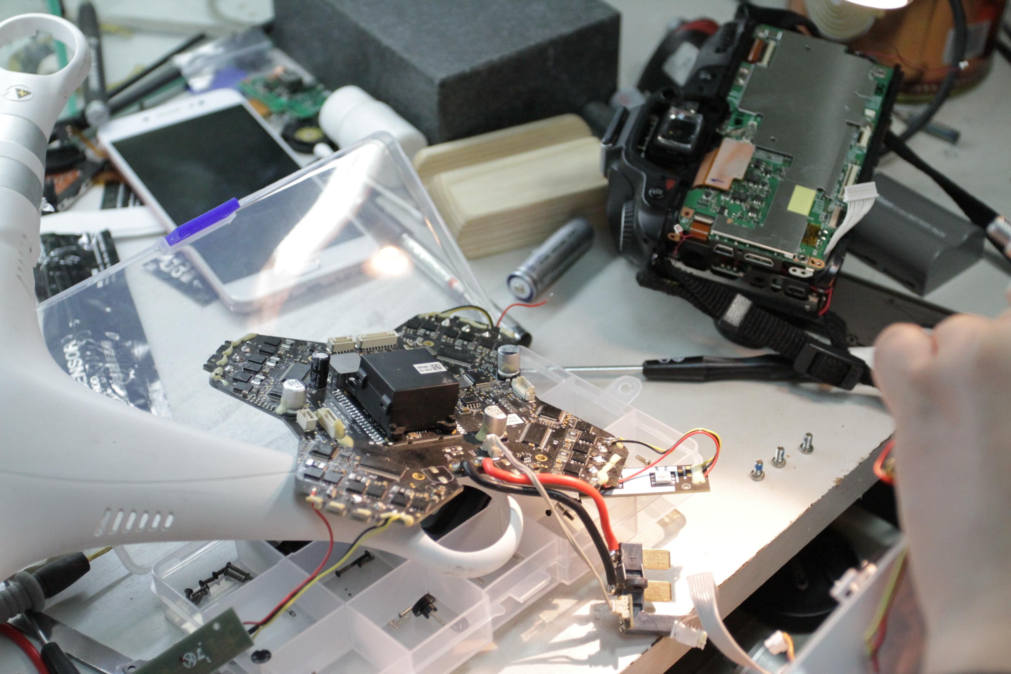 90后農村小伙巧手修無人機，年修400臺圓城市夢